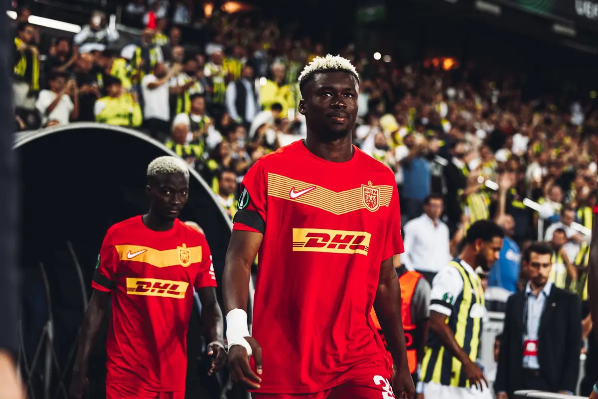 Adamo Nagalo forlænger Vi har rykket os meget